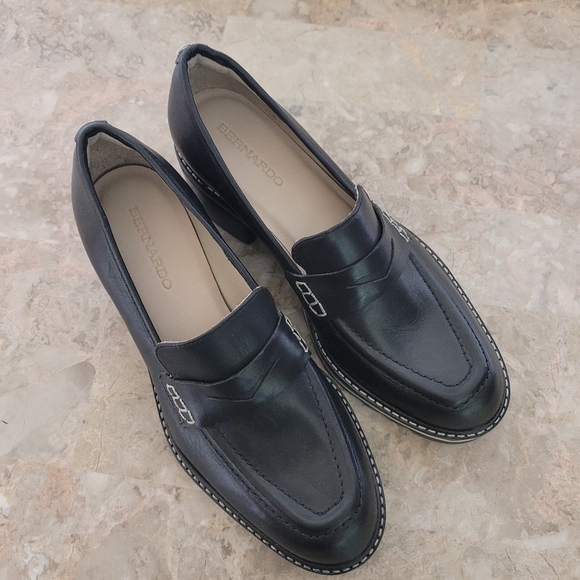 Bernardo 7.5 Black Leather Selma Lug Sole Platform Heeled Loafer Academia - Picture 3 of 10